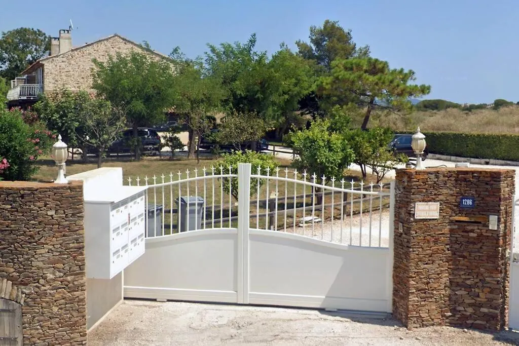 Grand Studio & Terrasse Privee Hyeres France