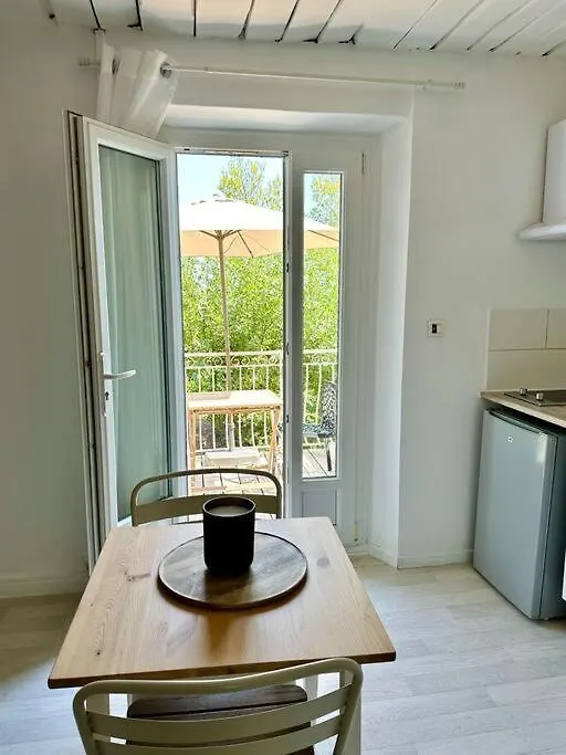 Grand Studio & Terrasse Privee Hyeres 0*,