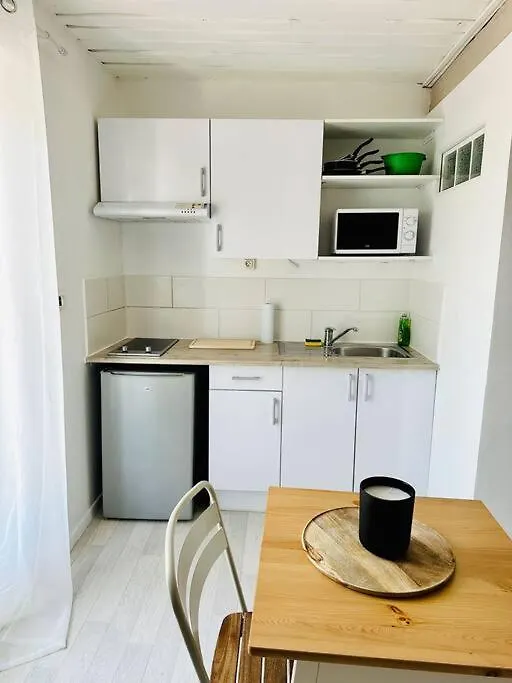 Apartment Grand Studio & Terrasse Privee Hyeres